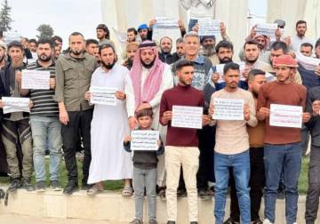 قبائل وعشائر الحسكة تحتج في رأس العين وتدعو لدعم الحكومة السورية الجديدة