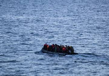 إنقاذ مئات المهاجرين قبالة جزيرة كريت وسط تصاعد التدفقات البحرية