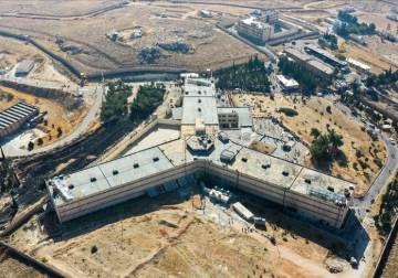 100 صفحة تكشف قوائم تصفية معتقلي صيدنايا 