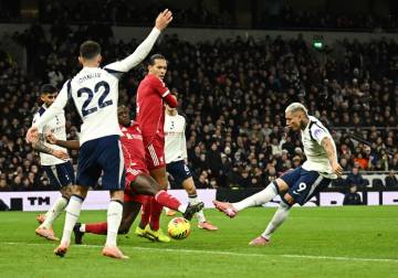 ليفربول يتجاوز عقبة توتنهام بهدفين لهدف