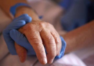 ابتسام من حمص تواجه مرضاً خطيراً وظروفاً صعبة