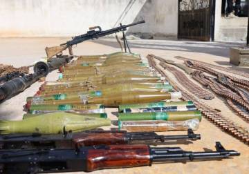 الأمن الداخلي يوقف مطلوبين ويضبط أسلحة وورشة لتصنيع المتفجرات