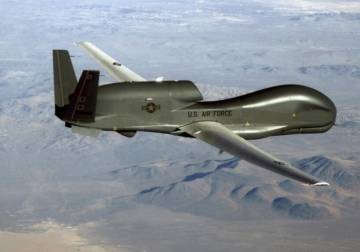 الجيش الأمريكي يعلن شن 10 غارات على مواقع لـ