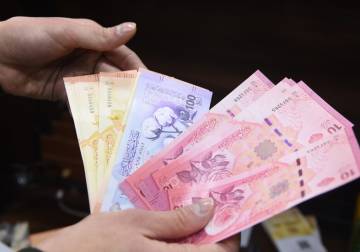 ثلاثة أيام متبقية.. أغلب كتلة النقد بالحسكة ودير الزور عملة قديمة ومخاوف من ضياع جنى العمر