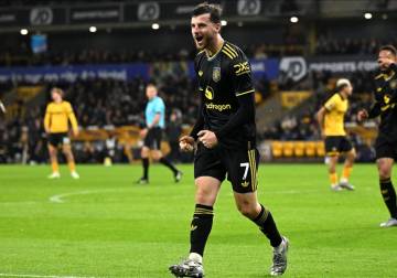 مانشستر يونايتد يعمق جراح ولفرهامبتون في الدوري الإنجليزي