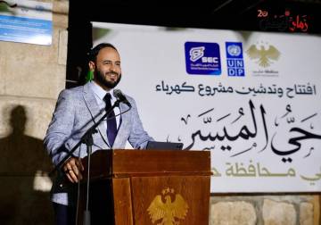 بعد عقدٍ من الانقطاع.. الكهرباء تعود إلى حي الميسر في حلب