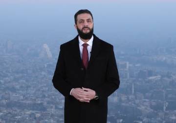 الرئيس الشرع يهنئ السوريين برفع العقوبات: اليوم يبدأ زمن بناء سوريا