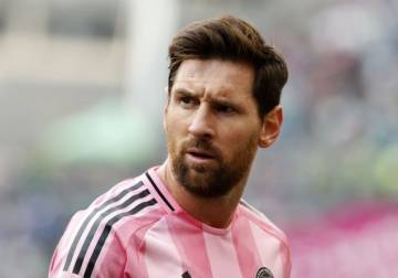 ميسي يستحوذ على نادي كورنيا الإسباني 