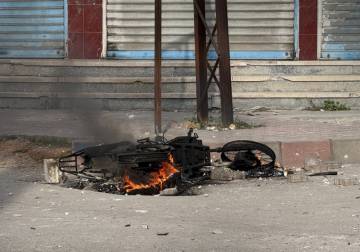 3 وفيات و60 مصابًا جراء اعتداءات فلول النظام البائد خلال احتجاجات اللاذقية