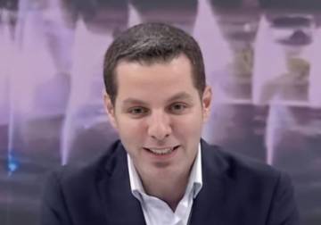  معاذ محارب حول مغادرته 