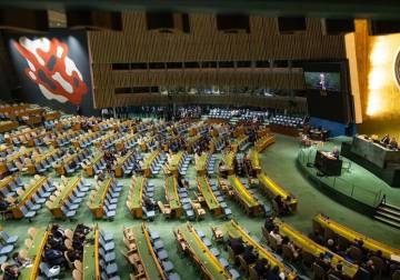 نتنياهو يخاطب قاعة فارغة واحتجاجات تندد باعتلائه منبر الأمم المتحدة