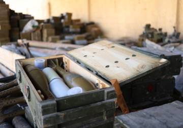 الأمن الداخلي في إدلب يضبط أسلحة وذخائر ويوقف شبكة تهريب في سرمدا