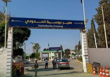 جمارك المنافذ السورية تنفي دخول عوائل 