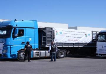 الأردن يرسل 16 شاحنة مساعدات إلى سوريا