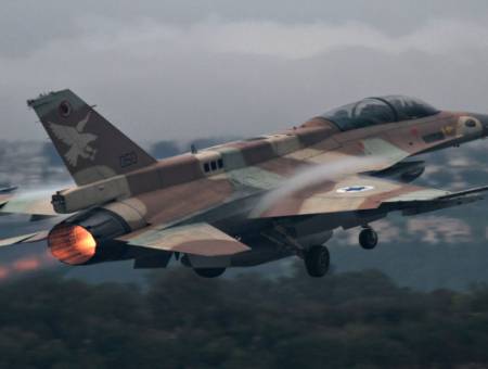 الغارات على مطار دمشق استهدفت طائرة إيرانية الغارات على مطار دمشق استهدفت طائرة إيرانية