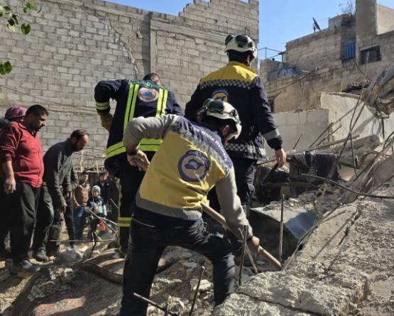 وفاة 3 أشخاص بانهيار منزل في دوما بريف دمشق