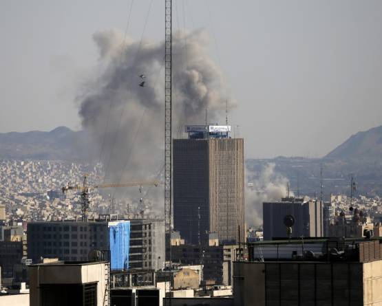 الجيش الإسرائيلي يعلن شن غارات جوية بـ