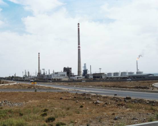 وثائق تكشف: فساد ضخم في مصفاة حمص بـ 300 مليار ليرة سورية وتهريب الوقود لصالح