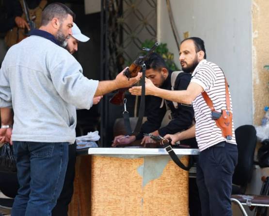 أهالي صحنايا والأشرفية يسلمون أسلحتهم.. وخطوات لتعزيز الأمن والسلم الأهلي