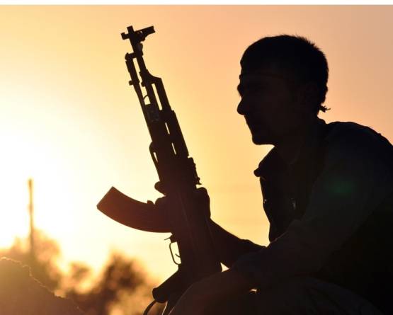 مصدر استخباراتي: قسد تجنّد فلول النظام البائد للقتال في صفوفها