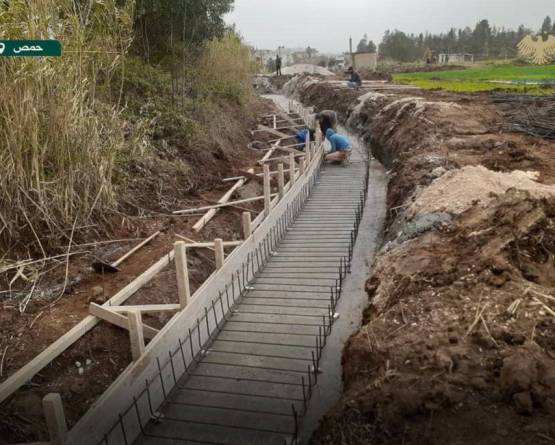 انطلاق مشروع تأهيل قناتي الحسنة والشبرونية في تلكلخ.. خطوة لتعزيز الأمن المائي والزراعي في ريف حمص