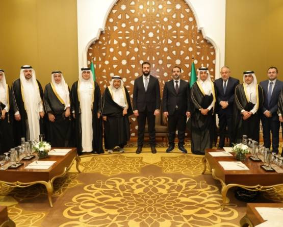 الشرع يعقد جلسة مع رابطة رجال الأعمال القطريين في الدوحة