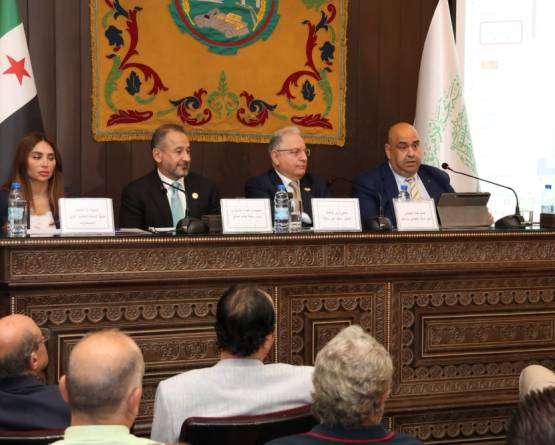 وزير المالية وغرفة تجارة دمشق يبحثان تحويل الشركات العائلية إلى مساهمة، وتنشيط سوق الأوراق المالية