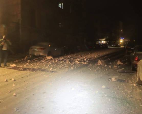 مقتل طفل ووالدته وإصابة 15 مدنياً بقصف وقنص