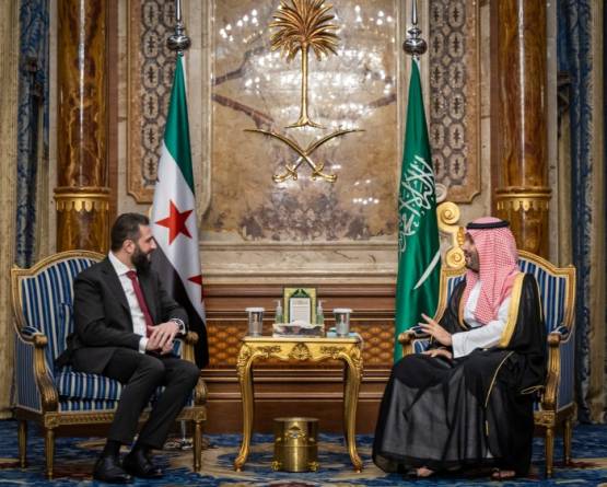 الرئيس الشرع وولي العهد السعودي يبحثان سبل تعزيز العلاقات الثنائية وتطويرها