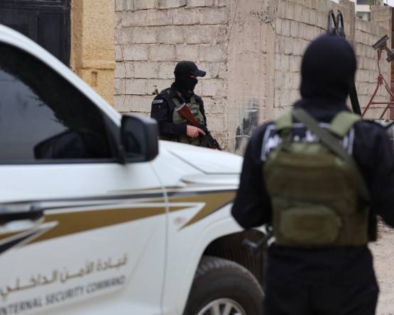 القبض على شبكة تهريب أسلحة في قدسيا وضبط متفجرات وطائرات مسيّرة