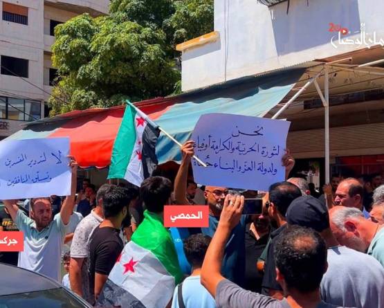 الإفراج عن عصام جركس واستمرار توقيف بلال حمصي بعد وقفة احتجاجية صامتة في جبلة