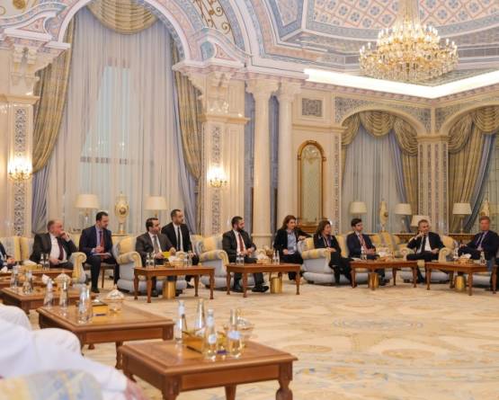 الشرع يبحث مع مستثمرين دوليين فرص التعاون خلال مؤتمر الاستثمار في الرياض