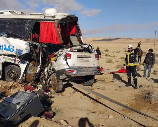 وفاة 5 أشخاص وإصابة 6 في حادث سير على طرق تدمر-دير الزور