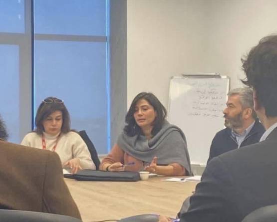 من أقبية الأمن إلى أروقة الإغاثة: ابنة آصف شوكت تثير الجدل بتمثيلها منظمة أممية في سوريا