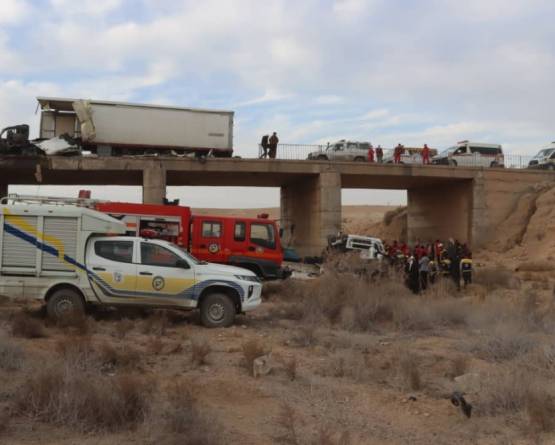 وفاة 4 أشخاص بحادث سير على طريق دير الزور–تدمر