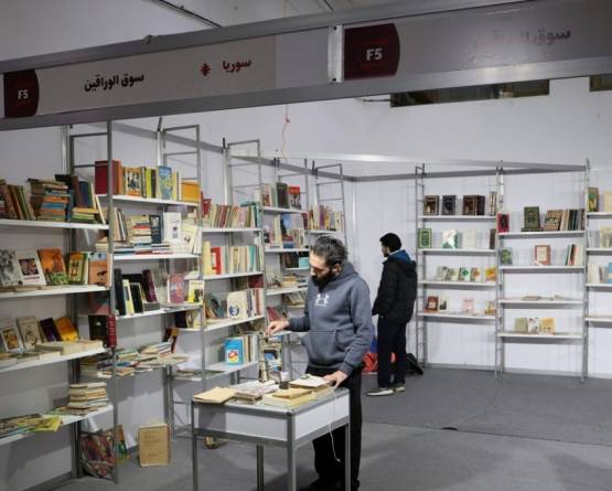 من الأرصفة إلى المعرض: اعتراف متأخر بمهنة الورّاقين