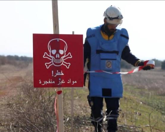 مقتل طفلين وإصابة اثنين آخرين بانفجار قنبلة عنقودية في ريف حلب