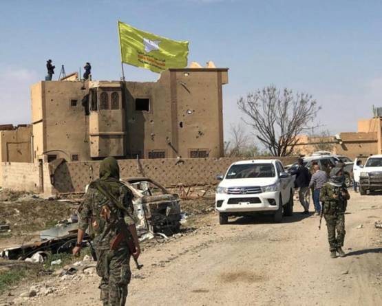 عائلات من ريف دير الزور تناشد كشف مصير أبنائها المعتقلين لدى 