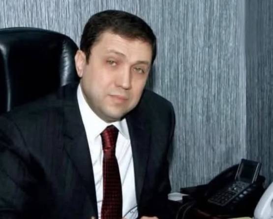 نزاعات عائلية ومخاوف من تضارب المصالح.. من يدير إمبراطورية 'هاشم العقاد' في غيابه؟