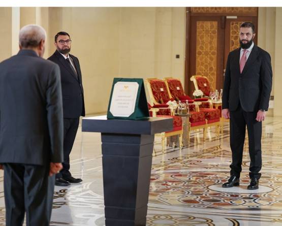 رئيس وأعضاء المحكمة الدستورية العليا يؤدون اليمين الدستورية أمام الرئيس الشرع
