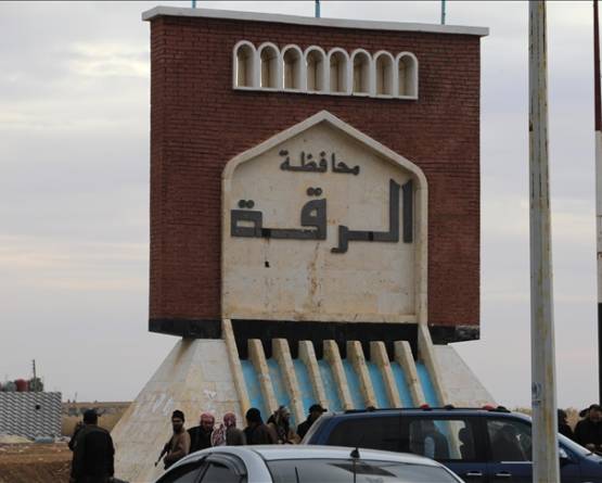 انشقاق أكثر من 400 عنصر من 