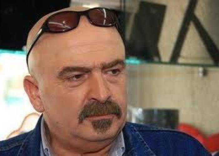 مسلحون يهاجمون سلوم حداد ويعتدون عليه بالضرب لانتقاده المخابرات زمان الوصل