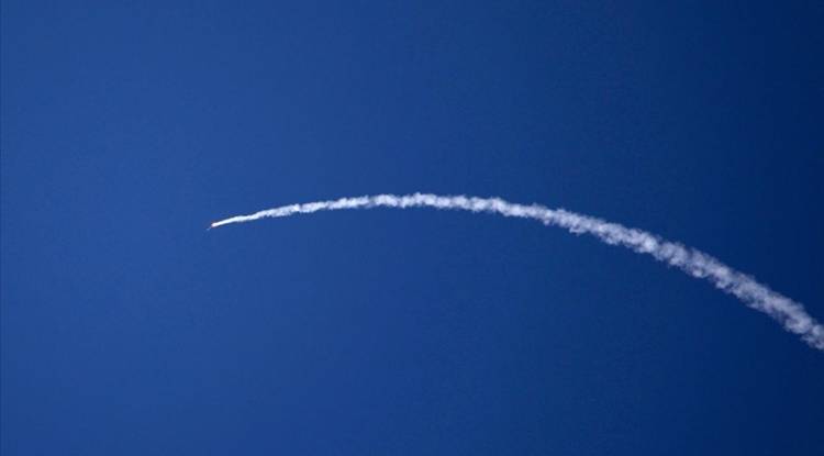 اعتراض مسيّرات وصواريخ بالسعودية والإمارات وحريق في البحرين