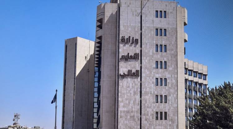 طلاب الطب في جامعة حلب يطلقون 