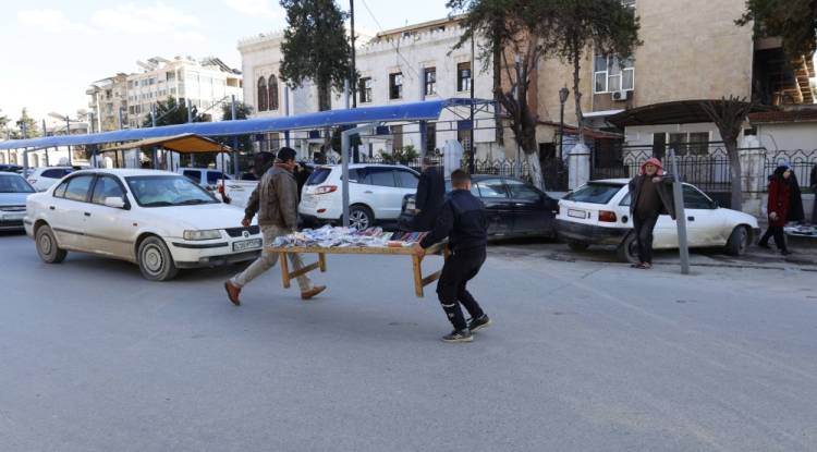 دوريات بلدية حماة تطلق حملة لإزالة البسطات: بين التنظيم والقلق التجاري