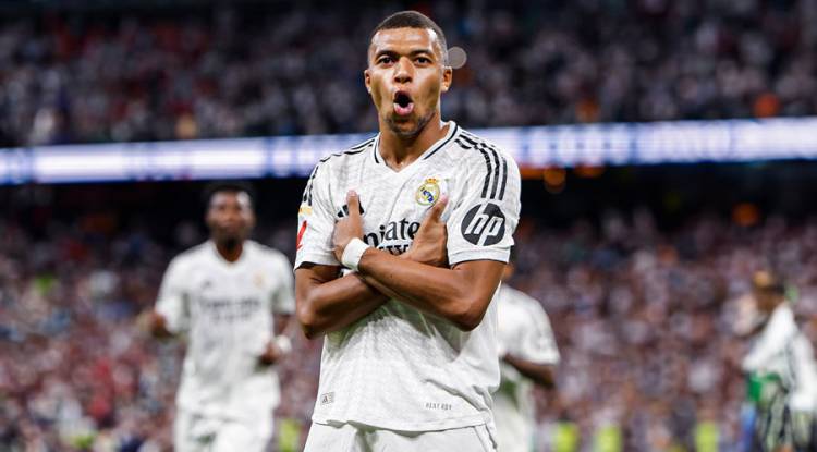 مبابي يتسلم جائزة الحذاء الذهبي لأفضل هداف في أوروبا