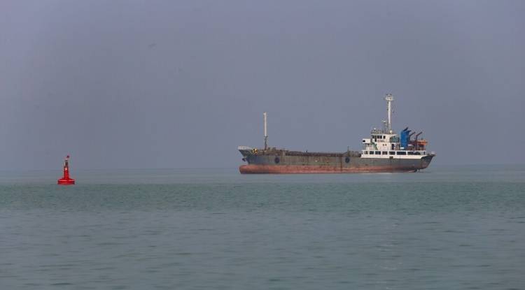 إيران تعيد إغلاق مضيق هرمز