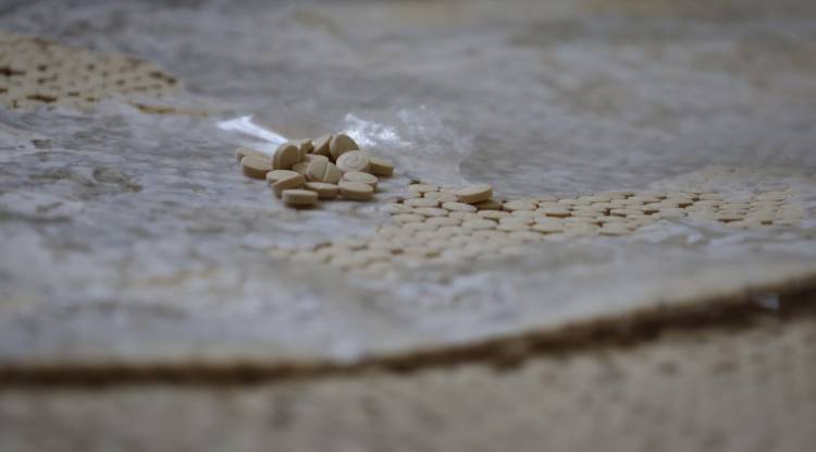 إحباط تهريب 26 ألف حبة كبتاغون في كراج البولمان بحماة