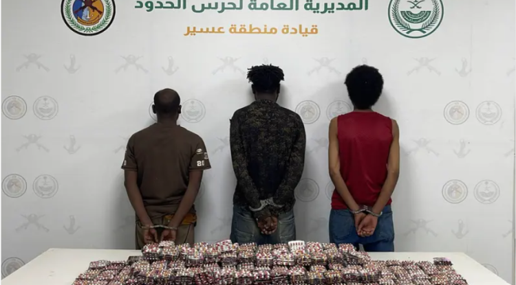 السعودية تحبط تهريب 138 طن قات و2.8 طن حشيش وتوقف 1980 شخصا