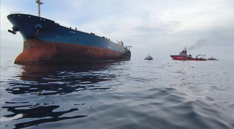 تركيا تعلن إخماد حريق سفينة 